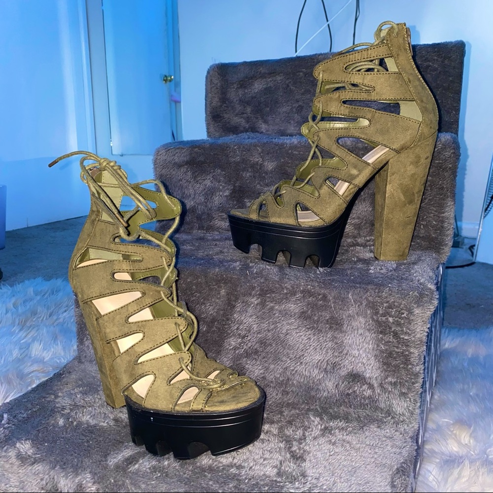 Army Green laced platform heels, faux seude, 2in platform 5in heel, sz 8.5